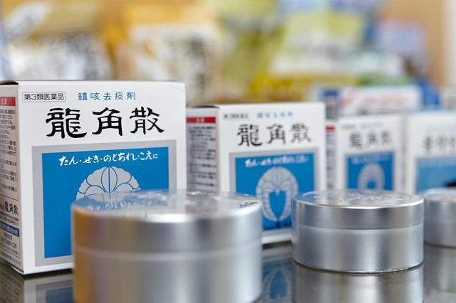 画像: 江戸時代から続くのど薬、「龍角散」。秋田藩主に仕えた医師の藤井家初代・玄淵が最初に考案した。