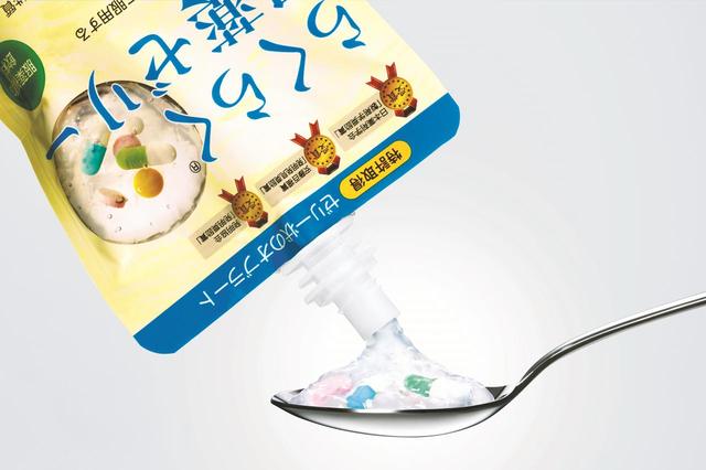 画像: 服薬ゼリーという市場そのものを、龍角散は世界で初めて生み出した。写真は「龍角散嚥下補助ゼリー」の派生製品として、服薬が苦手な成人向けに開発された「らくらく服薬ゼリー」。