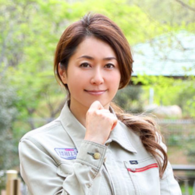画像: 石坂典子 1972年、東京都生まれ。父・石坂好男氏が創業した産廃中間処理会社、石坂産業株式会社(埼玉県三芳町)に1992年入社。2002年、取締役社長に就任。2013年から代表取締役を務める。2014年、同社が管理する里山に環境教育フィールド「三富今昔村」を開業。「ウーマン・オブ・ザ・イヤー2016 情熱経営者賞」(日経WOMAN)など受賞多数。著書に『絶体絶命でも世界一愛される会社に変える!』(ダイヤモンド社,2014年)、『五感経営―産廃会社の娘、逆転を語る』(日経BP社,2016年)、『どんなマイナスもプラスにできる未来教室』(PHP研究所,2017年)。