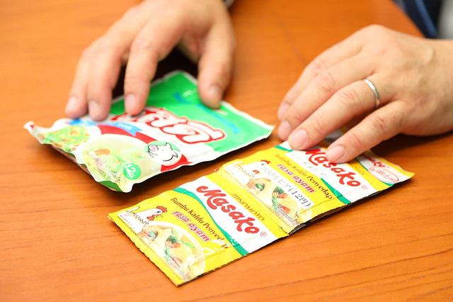 画像: 味の素グループがタイで販売している「Ros Dee」(左)と、インドネシアの「Masako」。