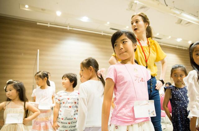 画像: 『おしごとなりきり道場』にて、モデルの仕事体験シーン。