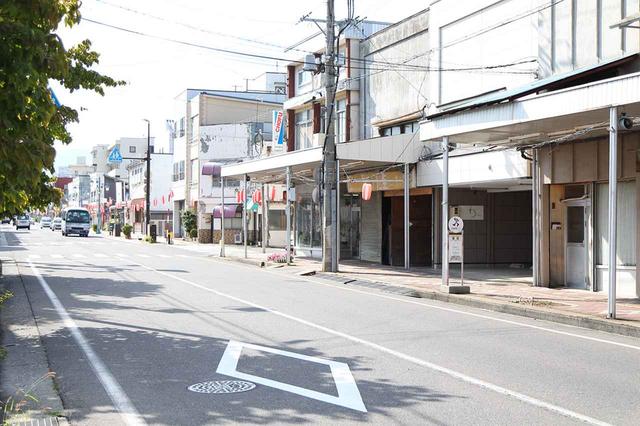 画像: JR塩尻駅前の大門商店街