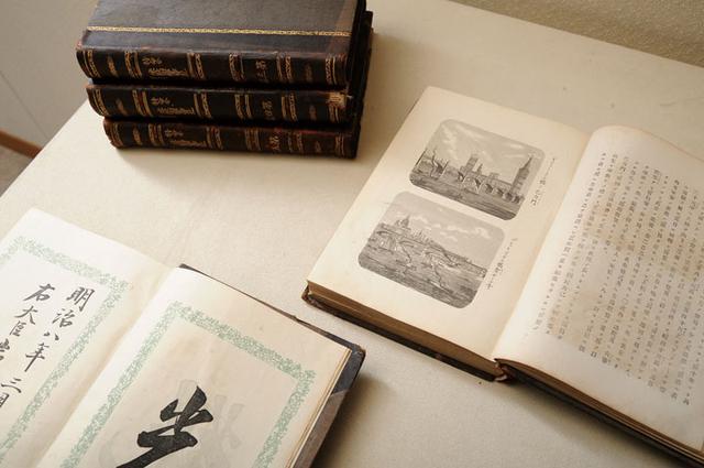 画像: 『特命全権大使 米欧回覧実記』初版本。300点以上に上る銅版画の挿絵が読者を楽しませてくれる。