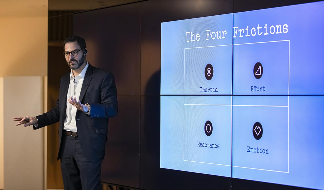 画像: Frictionを明らかにする問い：否定的感情と心理的反発