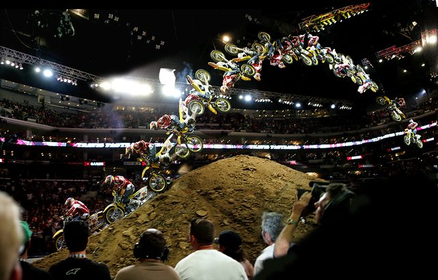 画像: 世界で初めて大会でダブルバックフリップをメイクしたトラビス。2006、X GAMES XIIにて。