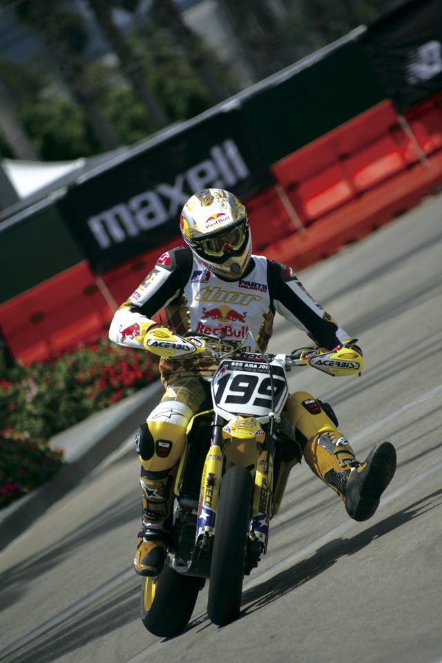画像: この年からだったかな? 始まったスーパーモトにも参戦。FMX、ラリー、スーパーモトと八面六臂。