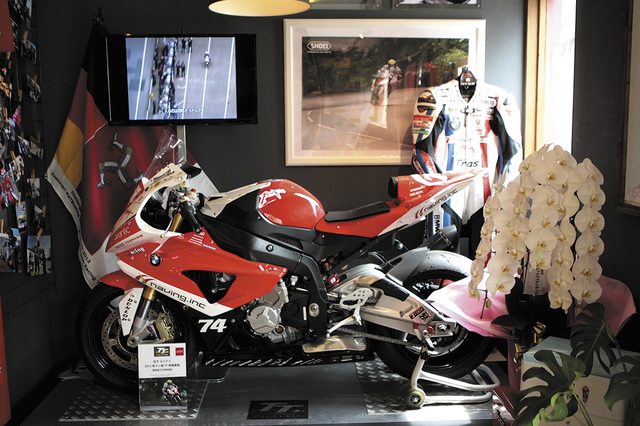 画像: 松下ヨシナリの遺品コーナー。