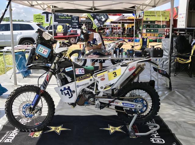 画像: 優勝を狙うハスクバーナ、パブロ・クインタニラのマシン。昨年はステージ優勝も果たし、総合で3位に食い込んできたライダーだ