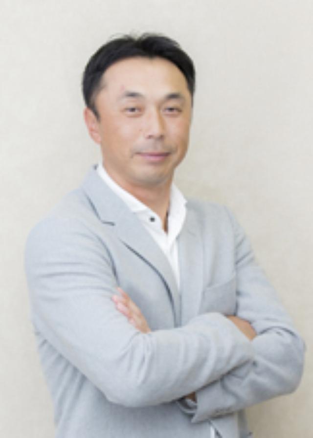 画像: プロ野球解説者・評論家 宮本 慎也(みやもと しんや) プロフィール: 1970年大阪府生まれ。 PL学園高校、同志社大学、プリンスホテルを経て、1995年ヤクルトスワローズ入団。 2001年には、シーズン最多で日本記録、世界タイ記録となる67犠打でヤクルト日本一に貢献。 04年のアテネオリンピック、08年の北京オリンピックでは日本代表のキャプテンを務める。 12年に41歳5カ月の最年長記録(当時)で、プロ野球2,000本安打を達成、13年に引退。