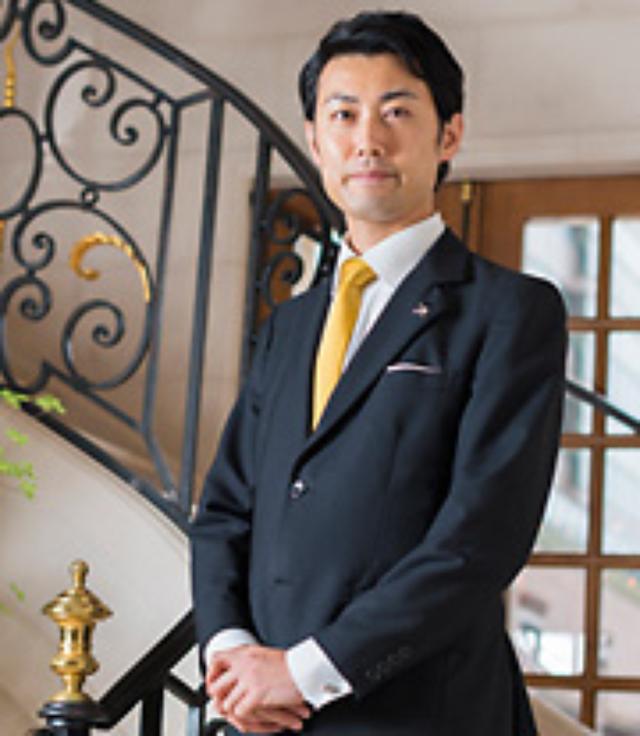 画像: 宮崎 辰(みやざき しん) プロフィール: 1976年生まれ。 辻調理師専門学校卒業。 2010年シャトーレストラン 「ジョエル・ロブション」のメートル ドテルに。 2012年クープ・ジョルジュ・バティストサービス世界コンクール東京大会で優勝。 世界一のメートル ドテルとなる。