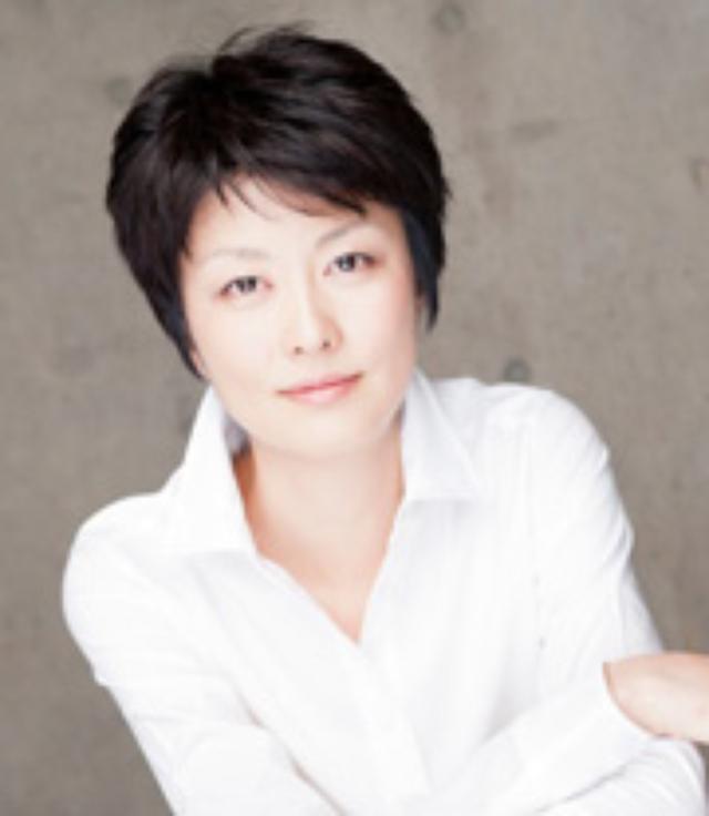 画像: 中村安希(なかむら あき) プロフィール: 1979年京都府生まれ。 2003年カリフォルニア大学アーバイン校卒業。 日米での3年間の社会人生活を経て、約2年間、47カ国にわたる旅に出る。 その過程を書いた『インパラの朝』で第7回開高健ノンフィクション賞を受賞。 ほかに『Beフラット』『食べる。』『愛と憎しみの豚』『リオとタケル』の著書がある。 撮影:亀井重郎
