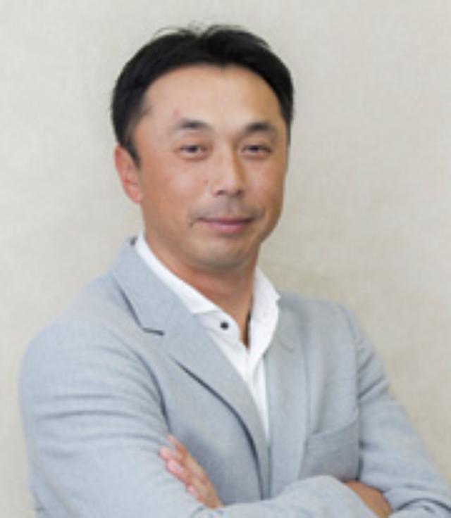 画像: プロ野球解説者・評論家 宮本 慎也(みやもと しんや) プロフィール: 1970年大阪府生まれ。 PL学園高校、同志社大学、プリンスホテルを経て、1995年ヤクルトスワローズ入団。 2001年には、シーズン最多で日本記録、世界タイ記録となる67犠打でヤクルト日本一に貢献。 04年のアテネオリンピック、08年の北京オリンピックでは日本代表のキャプテンを務める。 12年に41歳5カ月の最年長記録(当時)で、プロ野球2,000本安打を達成、13年に引退。