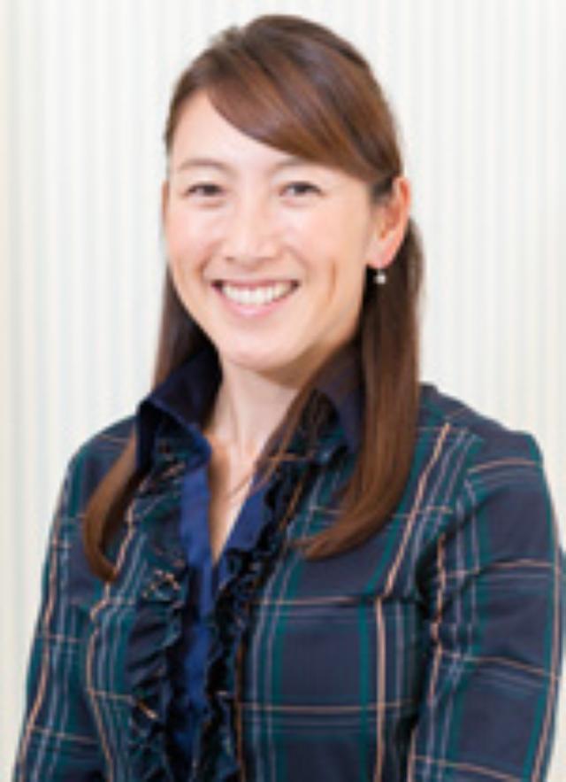 画像: プロフィール 杉山 愛(すぎやま あい) 1975年神奈川県出身。4歳の時にテニスを始める。15歳で日本人初の世界ジュニアランキング1位を獲得し、17歳でプロに転向。以後17年間、プロツアーを転戦してきた。 シングルス492勝(優勝6回)、ダブルス566勝(優勝38回)、グランドスラムのダブルス優勝4回。ダブルスでは世界ランク1位に輝き、オリンピックにも4回出場した。現在は、スポーツキャスターとして多方面で活躍するほか、ジュニア選手の育成に努めている。 プロフィール:
