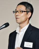 画像: 【日本ユニシスグループの総合イベント「BITS2015」ユニアデックス セッションから記事化】 さまざまなモノと人がネットワークにつながり、膨大なデータを高速に収集・処理できる時代となった。 そして、それらをもとに自ら学び、判断する人工知能が登場し、その知能は人間の能力を追い抜くとも言われている。 そうした機械が果たして「人を感動させるサービス」を創出できるようになるのか。 また、人と機械はどのように関係し、どのような社会を実現していくのか―。 未来へ向けた新しいサービスの創造・提供をめざすユニアデックスの「未来サービス研究所」から所長の小椋則樹氏が登壇。同研究所の市場調査・研究による、数年後の未来予測とその取り組みについて紹介した。 ユニアデックス株式会社 未来サービス研究所 所長 小椋 則樹