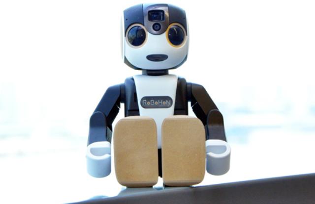 画像: RoBoHoNは、齊藤の個人所有。