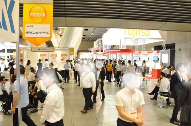 画像: 視察した時間帯のせいか、例年よりも少し歩きやすい感じ。最高入場者数だったらしいので、主催者の工夫の賜物か?