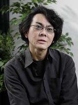 画像: 石黒浩(いしぐろ・ひろし)氏 1963年滋賀県生まれ。大阪大学基礎工学研究科博士課程修了。京都大学情報学研究科助教授、大阪大学工学研究科教授を経て、2009年より大阪大学基礎工学研究科教授。ATR石黒浩特別研究所客員所長(ATRフェロー)。主な著書に「ロボットとは何か」「どうすれば『人』を創れるか」「アンドロイドは人間になれるか」などがある。