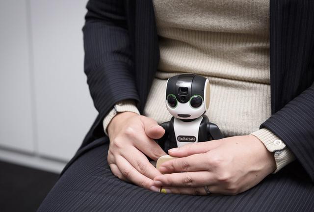 画像1: 【ヒトとモノを巡る冒険】#006 取材後記
新たなコミュニケーションをうみだすRoBoHoNの開発者
景井美帆氏にお会いして