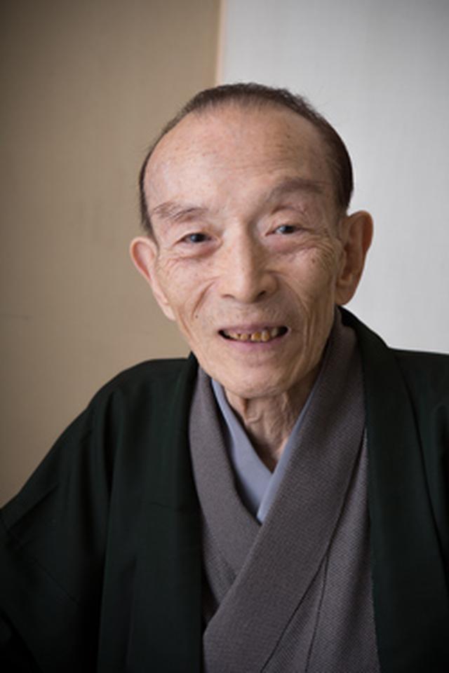 画像: 桂歌丸(かつら うたまる) プロフィール 1936年横浜市生まれ。中学在学中に古今亭今輔に入門、のち桂米丸門下へ。「歌丸」で真打ちに。テレビの「笑点」では司会(5代目)を務め、全国的な人気を誇る。新作派から古典派に転換。歌舞伎好きで、多くの芝居噺に独自の視点を当てる。平成に入ってから本格的に圓朝作品に取り組み、他の追随を許さない。2004年から社団法人落語芸術協会会長に就任。2016年に笑点の司会を春風亭昇太に譲る。
