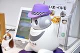 画像: NECエンジニアリング、NECプラットフォームズ様のブースにいた、PaPeRo。人とのコミュニケーションを円滑にする役割を持たせるという意味では、当社が展示しているSotaと同様。左の小さいのはロボットではなく置物だそう