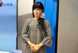 画像: オリックスレンテック様のブースで。受付の方かと思いそばに寄ったらアンドロイドと分かり思わす声をあげてしまった。阪大の石黒浩教授監修の「未来まどか」。イベントの受付用などで、3日間で約80万円でレンタルするとのこと