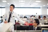 画像: 上の写真の新人の上司。ひととなりを紹介してくれているわけではなく、撮影をからかいに来た。