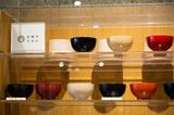 画像: 緒方氏が好きな商品「お椀や うちだ」の漆器。漆塗りの工程を見直して、漆器ながら買いやすい価格を実現しています。
