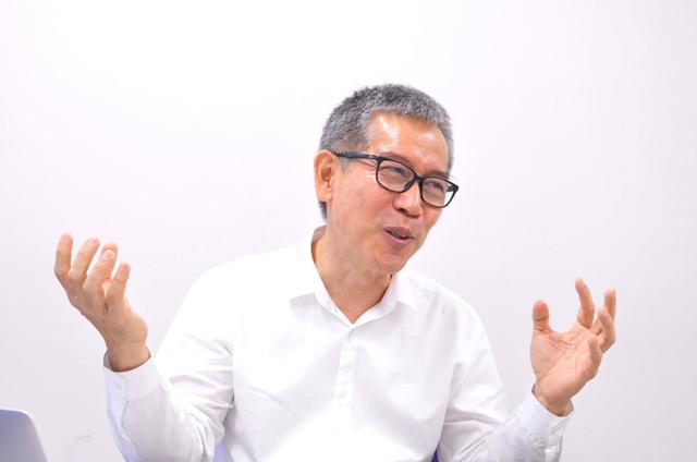 画像: ウィセ社長。タイの高校を卒業してから10年間、1989年まで日本政府からの奨学金で日本の大学へ。卒業後に住友電工に通信エンジニアとして勤務したこともあり、日本語はとても堪能。