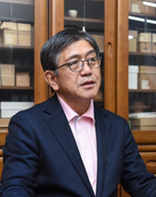 画像: プロフィール 木村英文(きむら ひでふみ) 1956年静岡県島田市生まれ。1979年静岡大学人文学部卒。祖父が設立した木村飲料に入社し、1999年に3代目取締役社長に就任。「必勝合格ダルマサイダー」「わさびらむね」「カレーラムネ」「うなぎコーラ」などのユニーク飲料を発売しヒットさせる。全国清涼飲料工業会理事、静岡県清涼飲料工業組合理事長、全国ラムネ協会会長、島田関税会会長も務める。