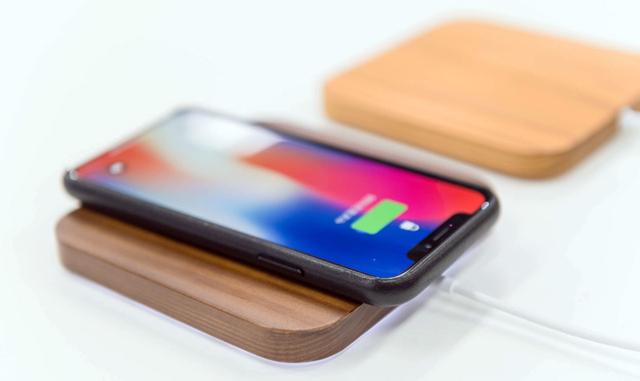 画像: ワイヤレス充電器「REST」。「クレードルがここにあります」というような主張をすることもなく、部屋に溶け込む