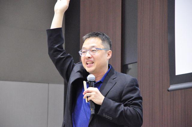 画像: ユニアデックス未来サービス研究所のエバンジェリスト 高橋 優亮さん。いつも元気いっぱいです。