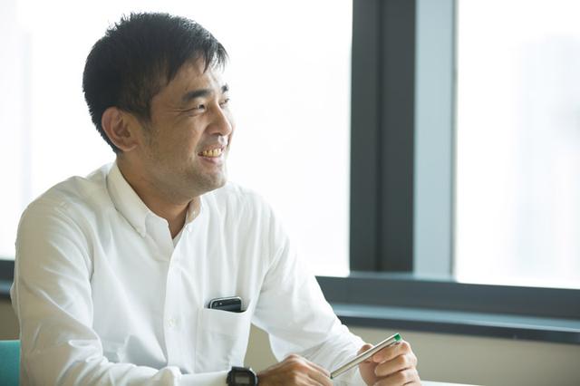 画像: 金融のお客さまを担当する営業部長。他のモデルを撮影中に予定なく撮影。