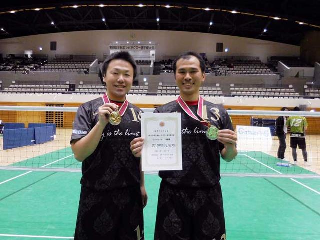 画像: 2017年12月に開催された「第28回全日本セパタクロー選手権大会」で、 準優勝! しました。左が、後輩でエンジニアの吉田 和志さん