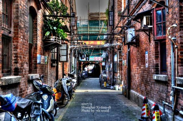 画像: 新天地のレトロな路地