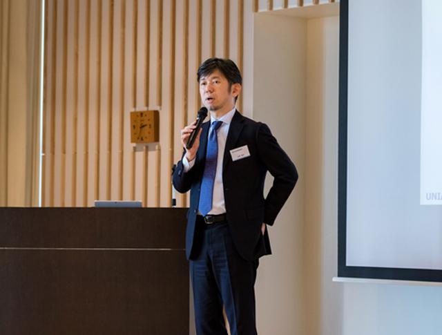画像: 挨拶をする 山平 哲也 (エクセレントサービス創生本部IoTビジネス開発統括部長)
