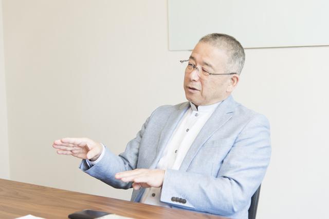 画像: 株式会社ウッドインフォ代表取締役 中村 裕幸さん。建設会社の研究所に勤務されていたときはビル火災を研究し、当時書かれた論文がイギリスの火災研究所に認められ、2年間留学の経験も。その頃から残業はしない、年休は全て消化することを働き方のモットーにしていたが、帰国して日本の現場は全く違っていた。そこで現場の社員の残業が減らない原因は、ロジスティクスだったことに着目し、サプライチェーンの研究を始めたのがきっかけ。