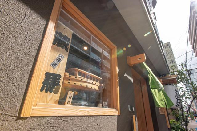 画像: 「蔵馬」とかかれた提灯が目印。路地の和食屋さんは、こちらだけですので、目立っています。