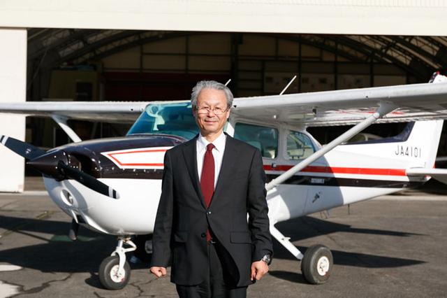 画像: NPO法人ふくしま飛行協会 理事長 斎藤喜章(さいとうよしあき) 1952年福島県生まれ。1972年福島県中央計算センターに入社。主に公共システム部門、医療部門のシステム開発に携わる。2003年、NPO法人ふくしま飛行協会を設立し、理事長に就任。2005年に福島県中央計算センターを退社し、ふくしまスカイパークの運営に専念する。現在、福島大学客員研究員(地域づくり・街づくり)社会企業担当も務める。