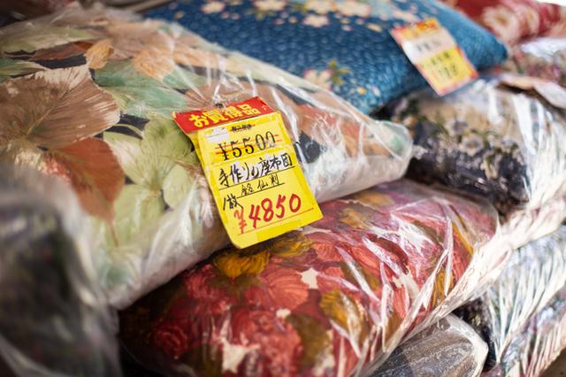 画像: 「本張り」の綿の入れ方で作った座布団は、表面が盛り上がって座り心地は最高