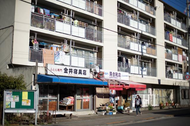 画像: 13棟あった豊洲4丁目アパートは順次解体が進み、2020年には5棟の新築マンションになる予定