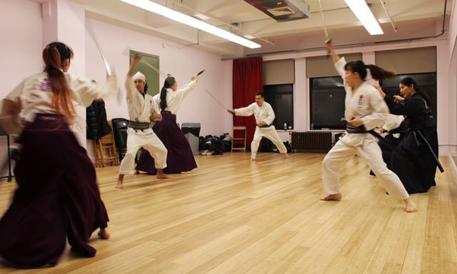 画像: 迫力満点!の「白虎(びゃっこ)」。2時間のレッスンは、みなさん真剣ながらも和やかに終了しました
