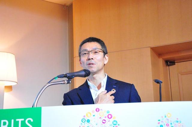 画像: 未来サービス研究所の小椋所長の講演。気候変動というチャレンジングなテーマを選んで、AI技術が入り込む余地について解説しました。前日、胸のSDGsバッジを齊藤常務の講演時に貸与した