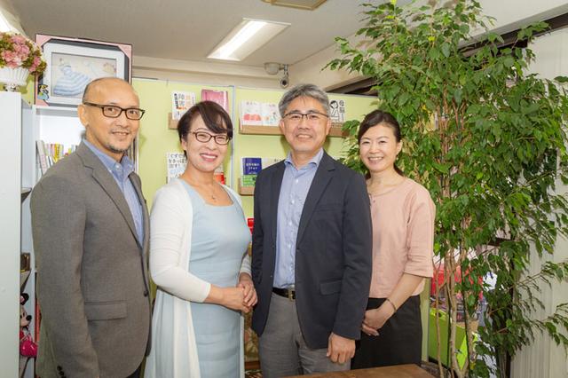 画像: インタビュー終了後に記念撮影に応じていただきました。黒川先生、ありがとうございました!