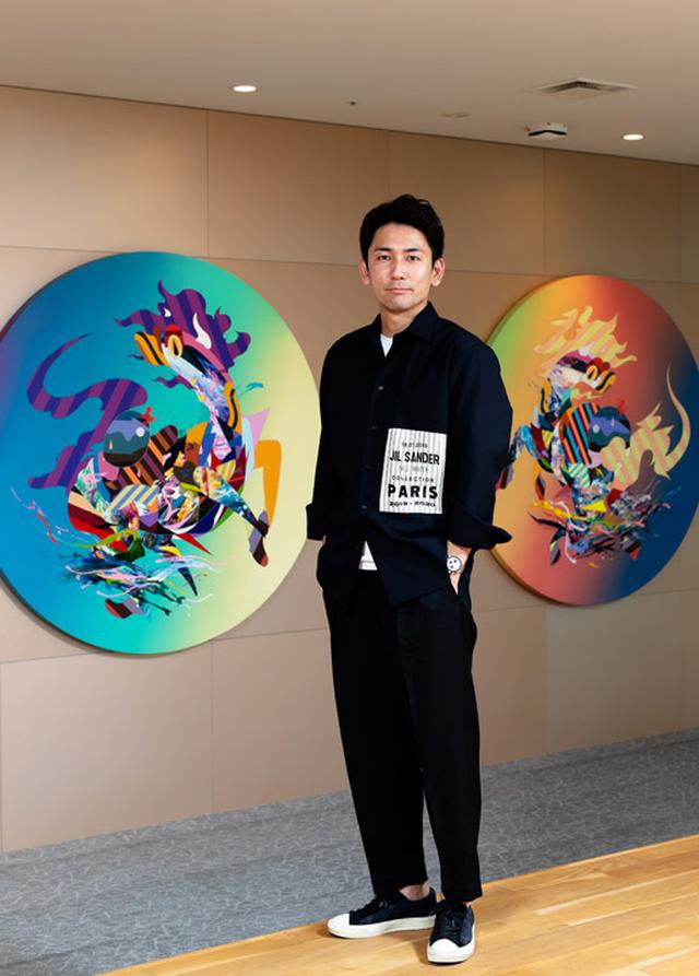 画像: プロフィール 株式会社SOU代表取締役社長 嵜本晋輔(さきもと しんすけ) 1982年、大阪生まれ。2001年にJリーグのガンバ大阪に入団。JFLの佐川急便大阪SCを経て2004年に現役引退。父親が営むリサイクルショップに入社する。2007年に実兄2人とブランド品に特化したリユース事業「MKSコーポレーション」を立ち上げる。2人の実兄が洋菓子店事業に進出したのを機に、「MKSコーポレーション」のリユース事業を移管する形で独立し、株式会社SOUを設立。2018年に東証マザーズへの新規上場を果たす。