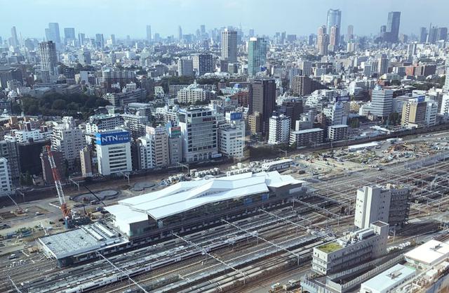 画像: オフィスからはこのように建設中の高輪ゲートウェイ駅が見える。この写真ではわからないが、新宿副都心、六本木ヒルズ、東京タワー、スカイツリーが首を動かさずに一望できる