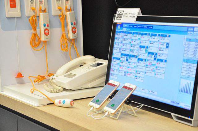 画像: 体感エリア。これは院内スマホを利用したナースコールシステムのデモ展示です