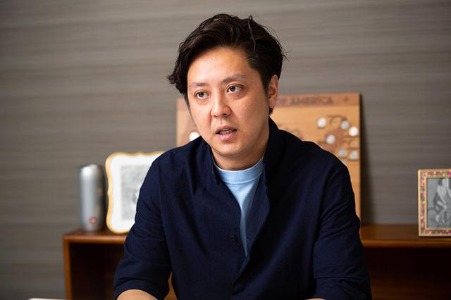 画像: 窪田さんの原体験の中には、両親をはじめアパレル業界の中で生き生きと働く方たちの笑顔があった。その記憶が窪田さんの原動力の1つともなっている。