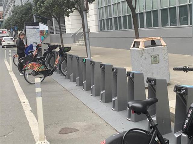 画像: サンフランシスコ市内のe-bike Station。カーシェアのLyft社が提供