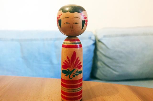 画像: 川村さんが一目惚れしたファーストこけし。常に一緒に行動することで、下積み時代の活力に