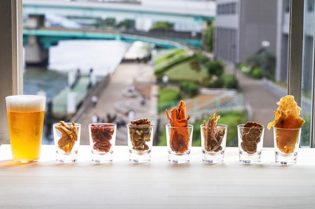 画像: ビールでもワインでもお好きなドリンクで、ワンランク上のおつまみを!スナックミーでお届けしているおやつの中から、宅飲みやオンライン飲みに最適と思われるおつまみを7種を厳選し、オツマミ専用BOX「オツマミー」として販売